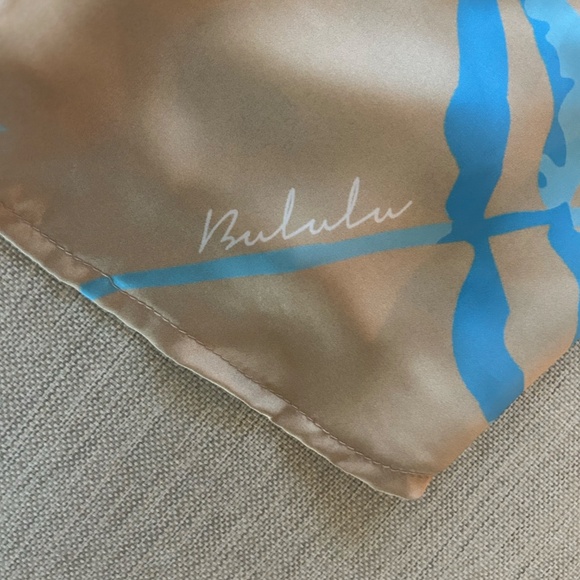 Bululu Resort Wear Sleeveless Silk Button Up Shirt - Picture 3 of 5